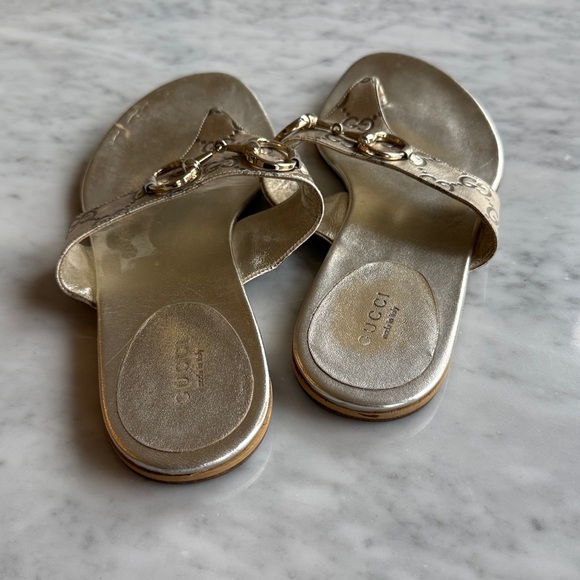 Gucci Metallic Gold Leather Thong Sandal with Horsebit - Picture 5 of 7